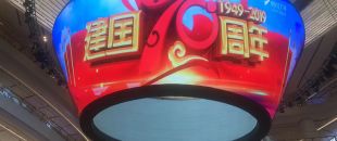 公司花20萬裝修的會議室，竟被客戶吐槽‘像網(wǎng)吧’？高級感會議室的屏幕選擇秘訣”